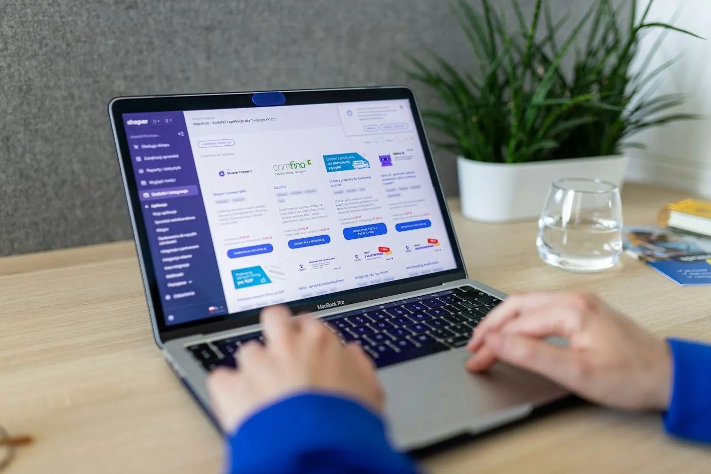 Shopify yönetim paneli açık dizüstü bilgisayar